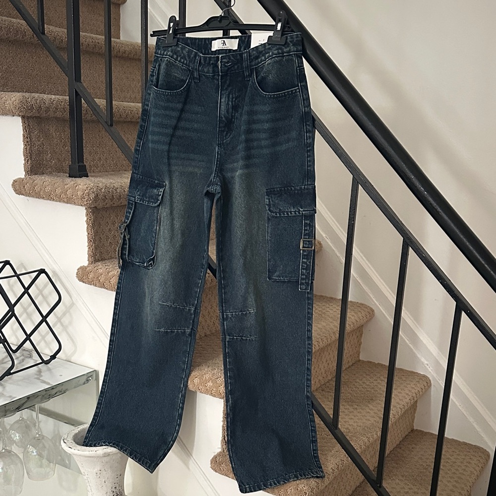Wide leg cargo jeans